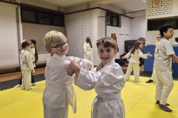 Dva pojasa, jedan put